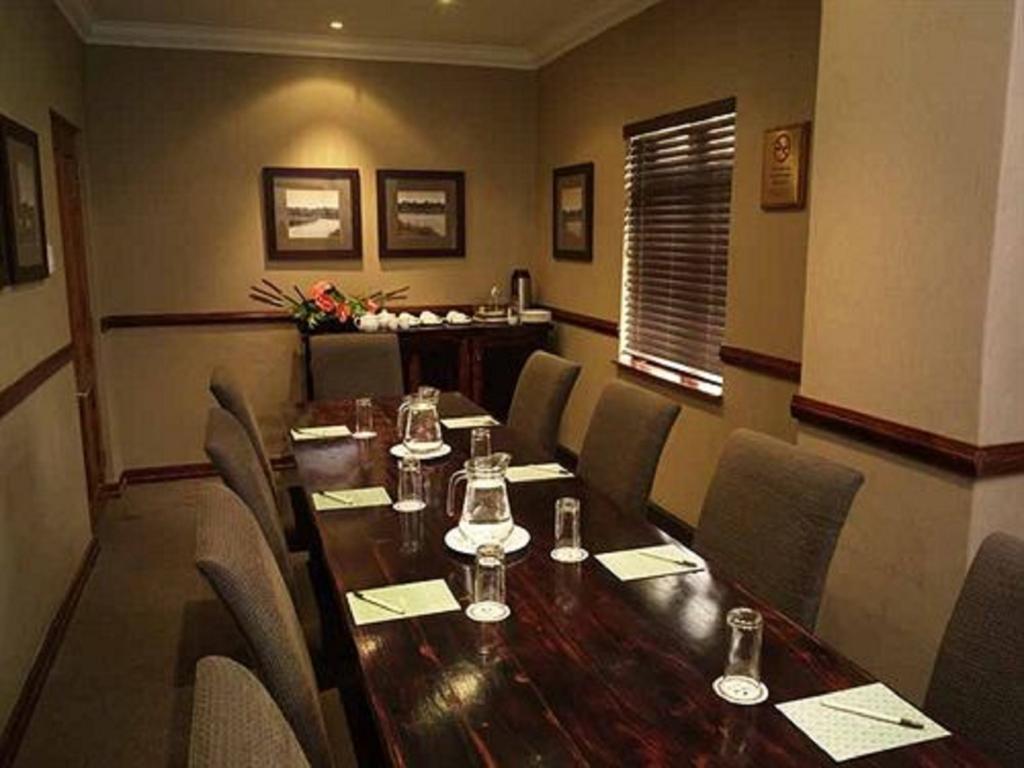 Peermont Mondior Hotel Gaborone Extérieur photo