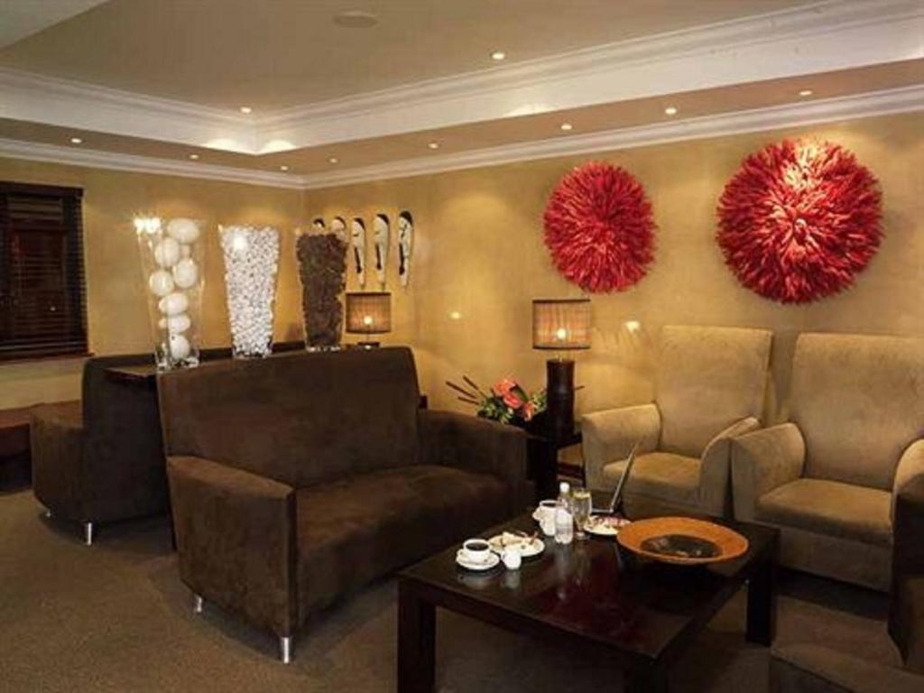 Peermont Mondior Hotel Gaborone Extérieur photo