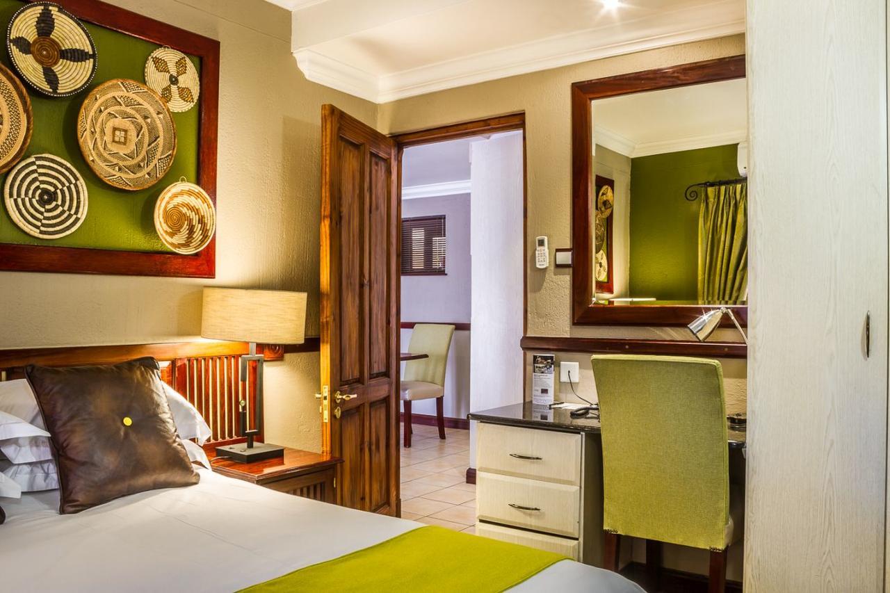 Peermont Mondior Hotel Gaborone Extérieur photo