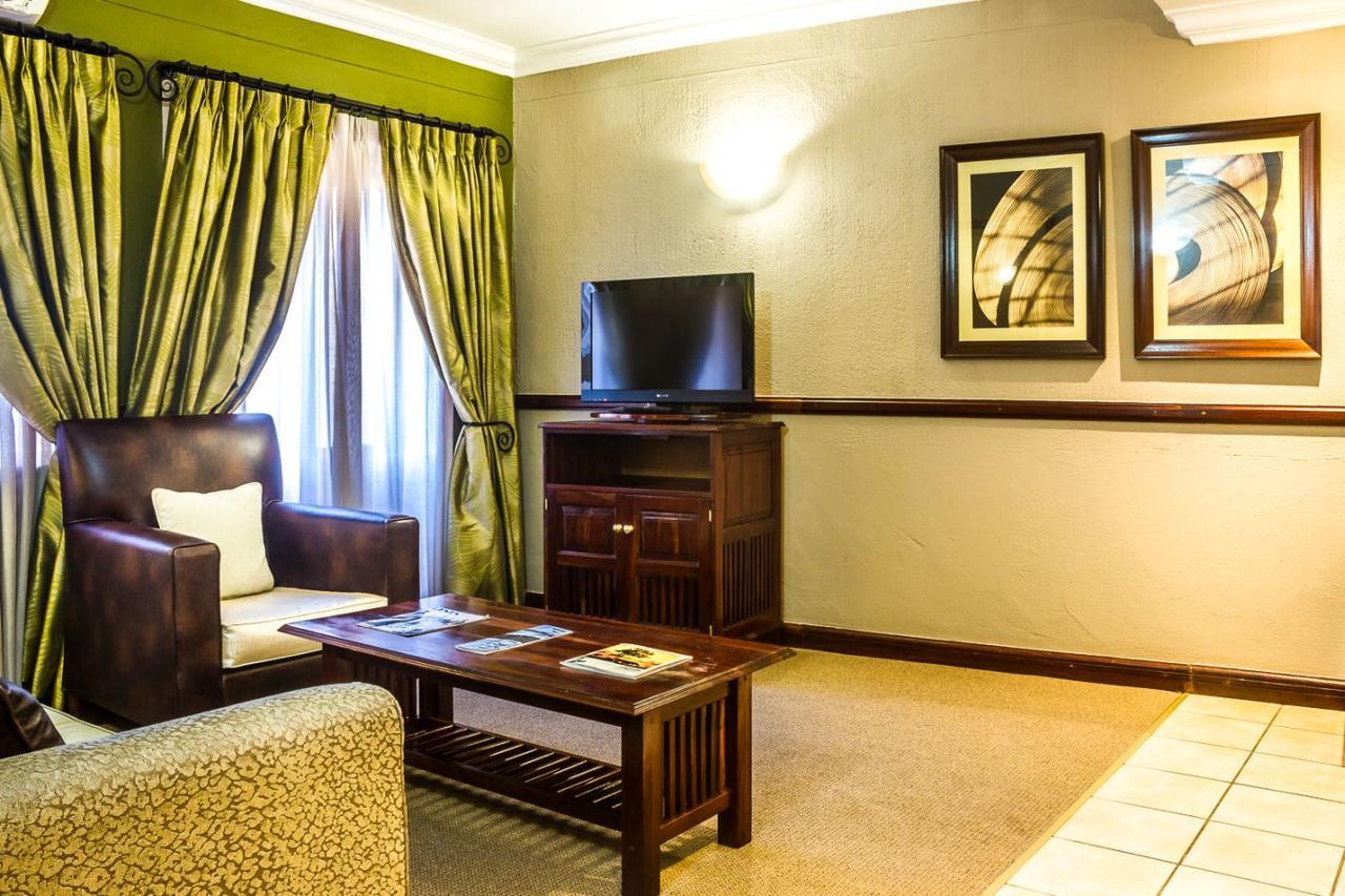Peermont Mondior Hotel Gaborone Extérieur photo