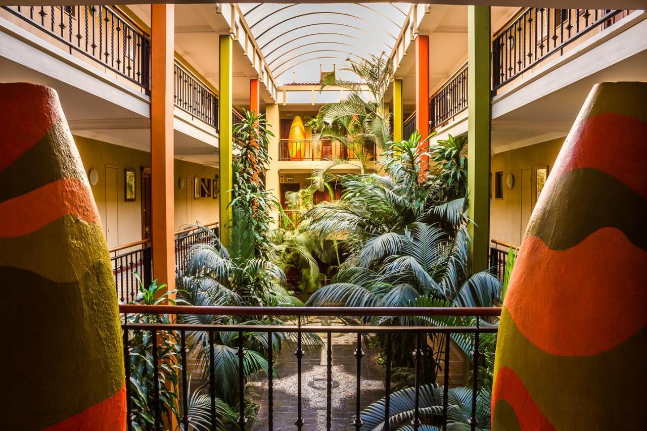Peermont Mondior Hotel Gaborone Extérieur photo
