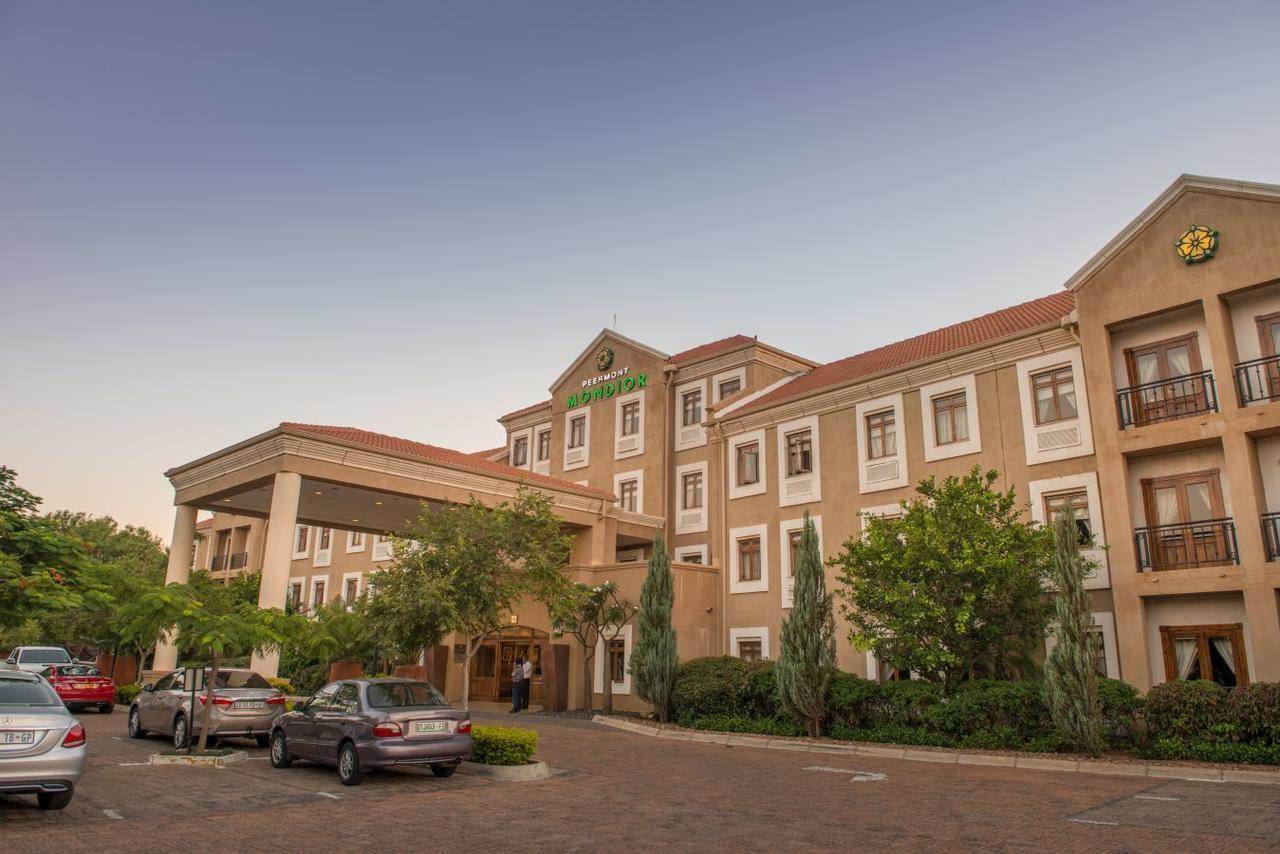 Peermont Mondior Hotel Gaborone Extérieur photo