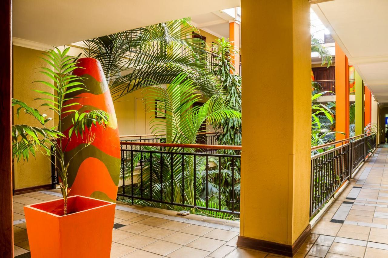 Peermont Mondior Hotel Gaborone Extérieur photo