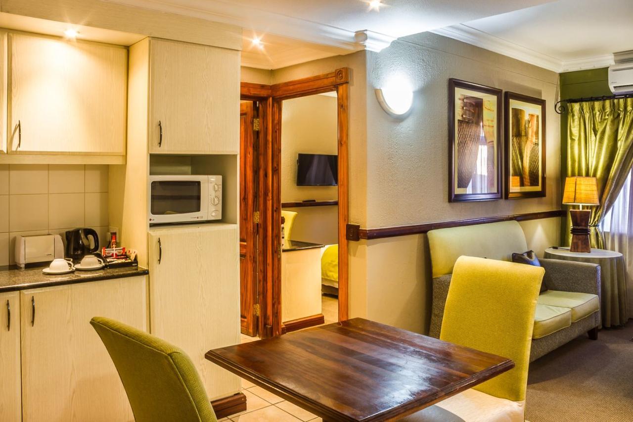 Peermont Mondior Hotel Gaborone Extérieur photo