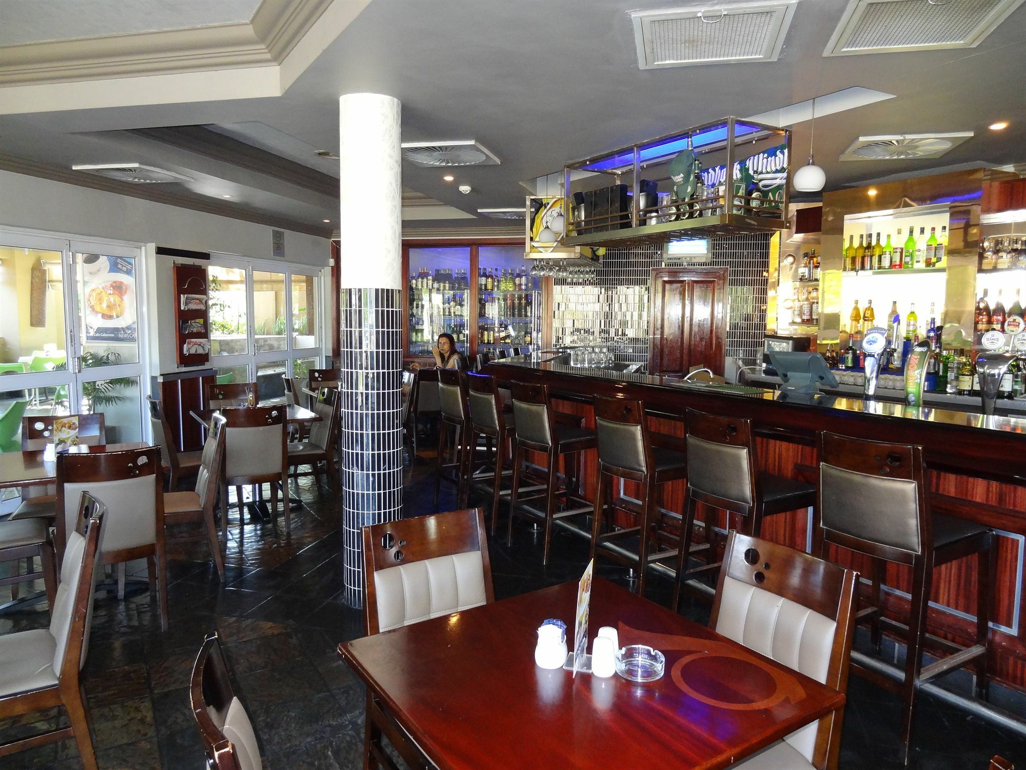 Peermont Mondior Hotel Gaborone Extérieur photo