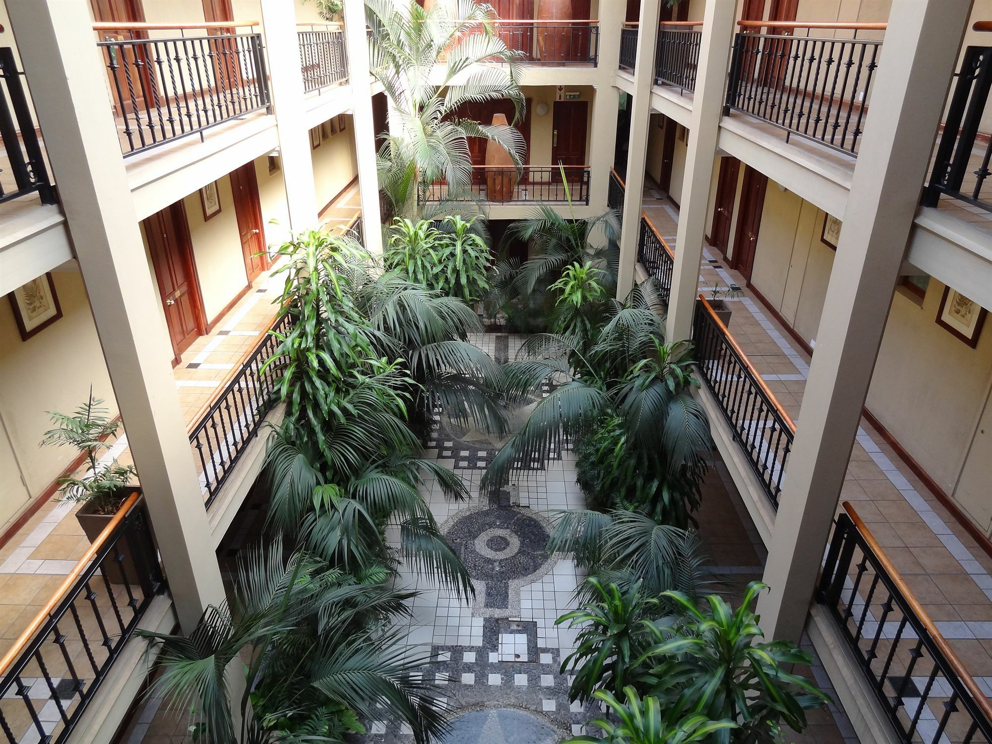 Peermont Mondior Hotel Gaborone Extérieur photo
